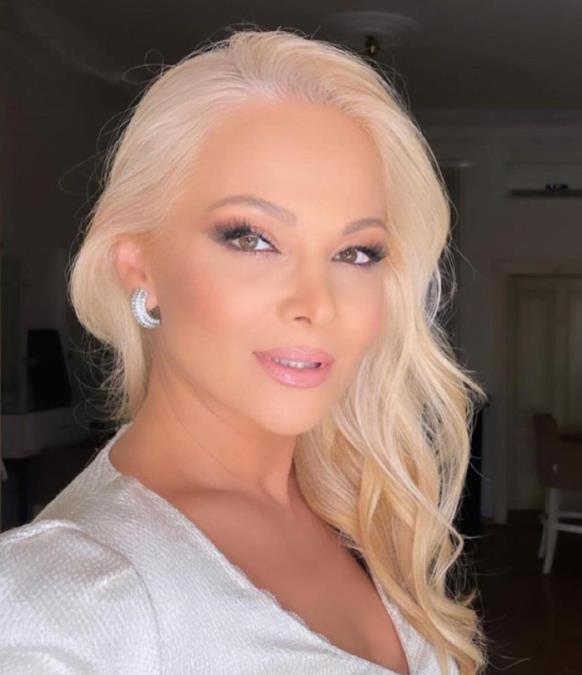 Ilda Šaulić ima najlepše dvorište na Bežanijskoj kosi: Raskošno cveće i zelenilo čine ga bajkovitim