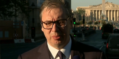 Vučićeva prva poruka iz Pariza: Teško je prognozirati u svetu u kome pravila više nema
