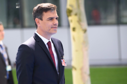 Sánchez reafirma "todo o apoio" a Zapatero: "Presunção de inocência" 