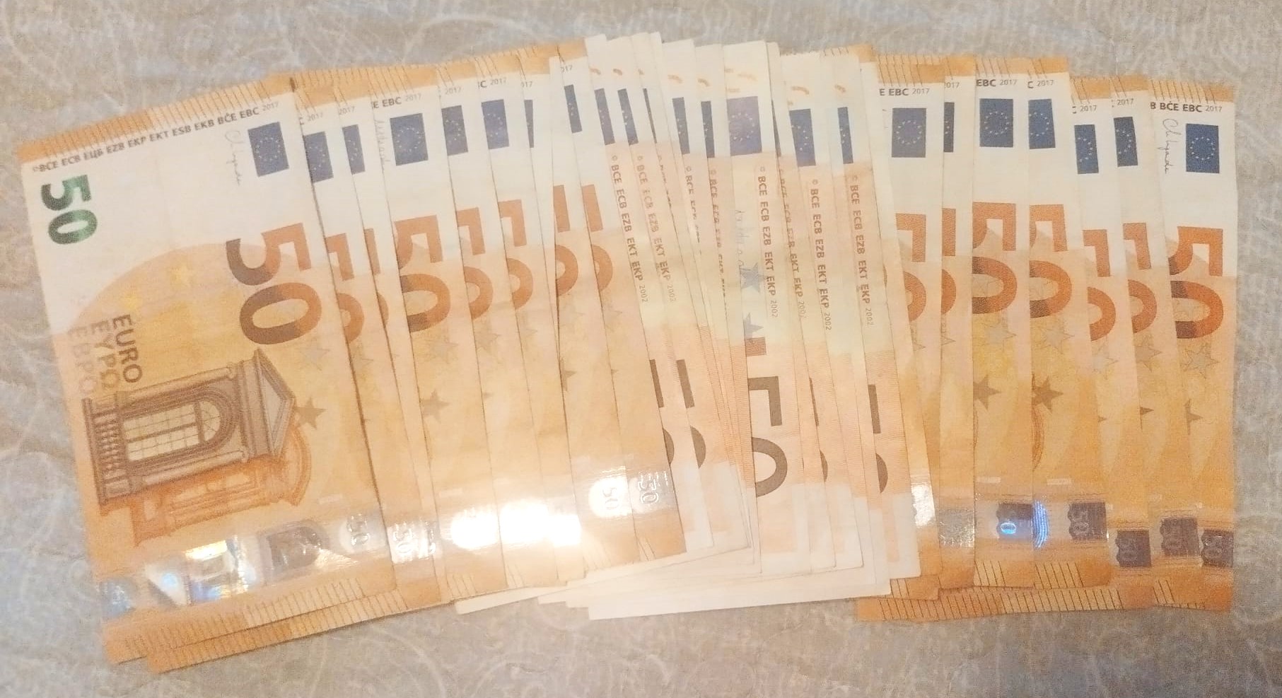 Lažnim novčanicama od 50 eura kupovali na zagrebačkoj tržnici, prevarili sedam prodavača