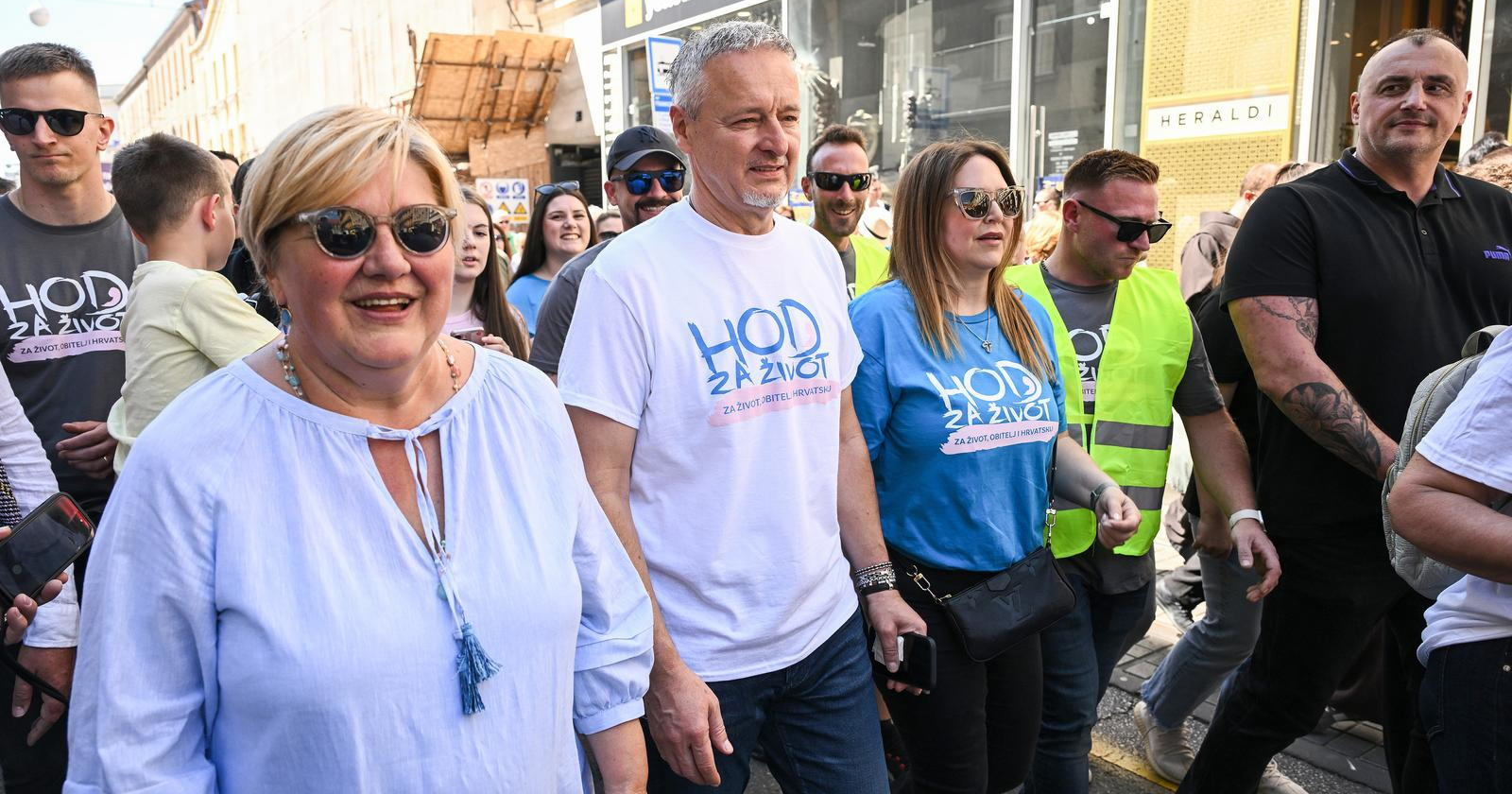 Thompsonova supruga na "Hod za život" došla s Louis Vuitton torbicom