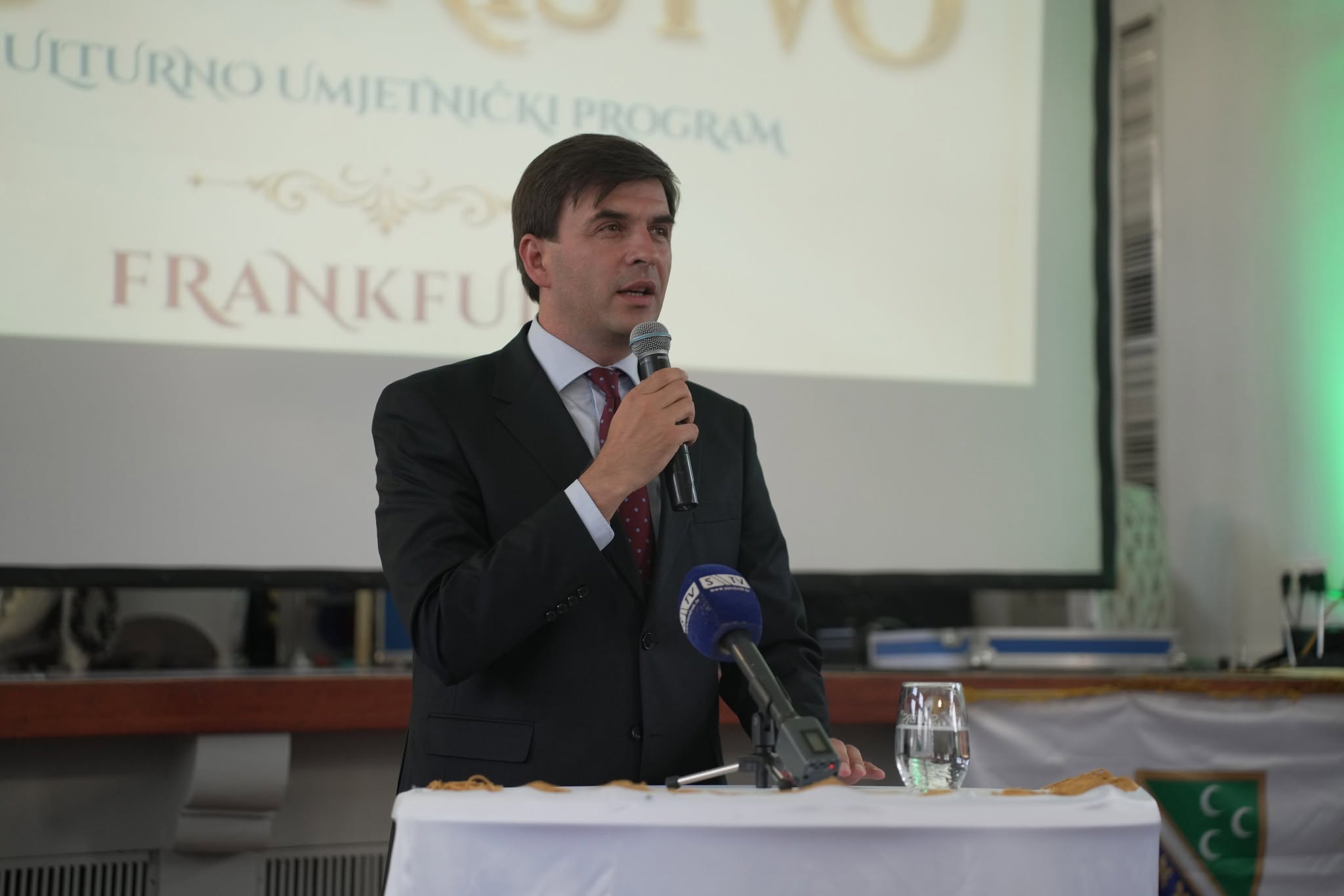 Azemović u Frankfurtu: Muftija Zukorlić ostavio viziju koja i danas povezuje Bošnjake