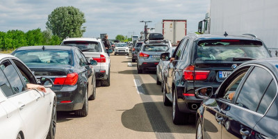 Kilometarske kolone na ulazu u Srbiju: Putnici zarobljeni satima, evo gde je kolaps (FOTO)