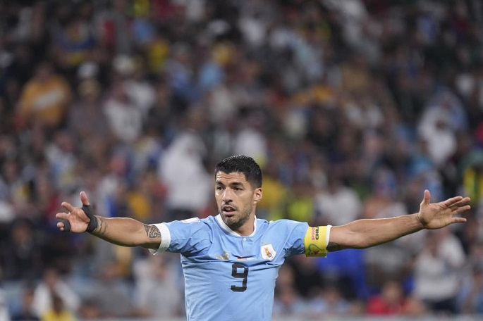 Suarez open to World Cup return