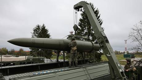 Russia warns all foreign citizens to leave Kiev