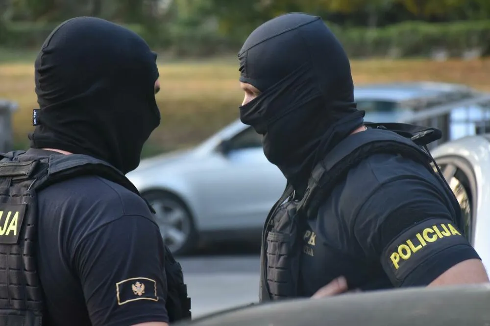 MUP Crne Gore istražuje 122 policajca: Luksuzni stanovi, kuće, skupi automobili i veze s određenim firmama
