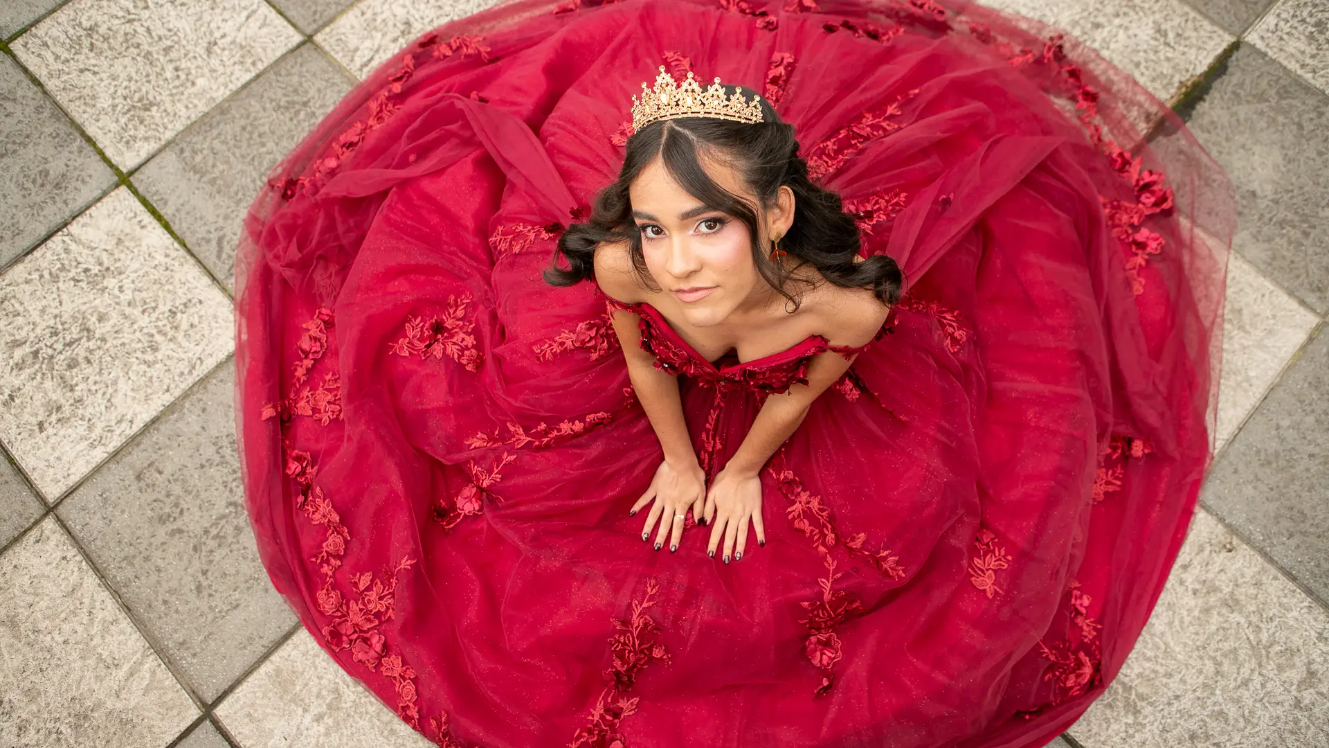  La fiesta de los 15 años viaja hasta España con la migración latina: "Desde pequeña lo tuve presente en las fotos de mi mamá" 