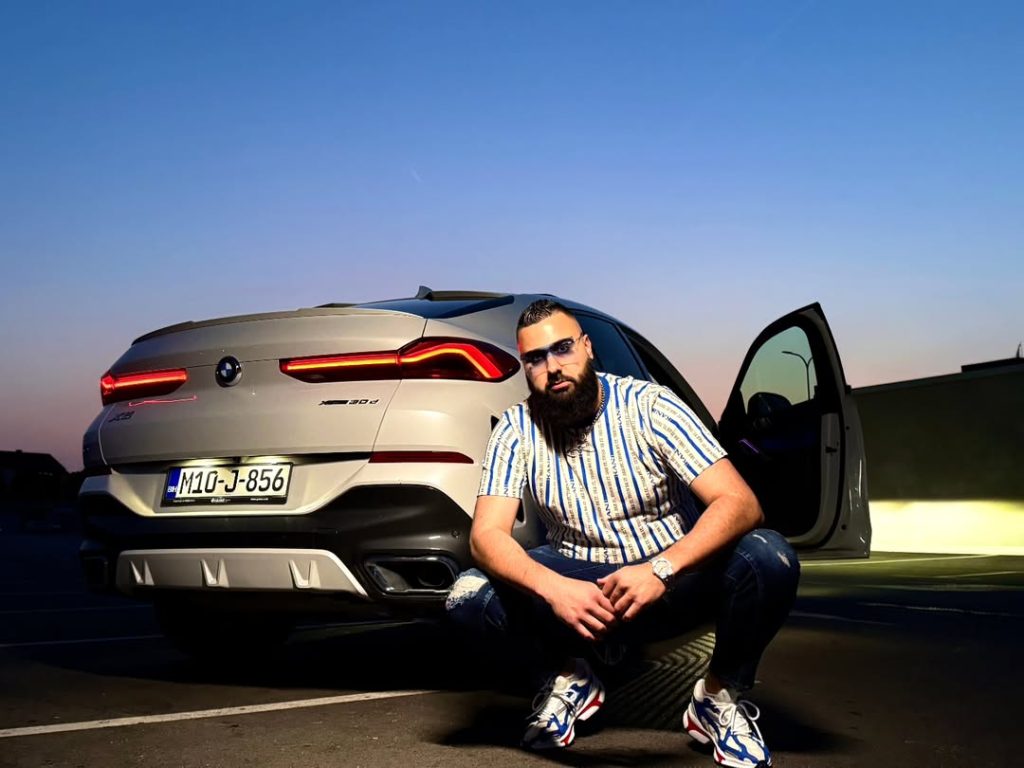 Duško Ilić Ilyon predstavlja novi letnji hit – „DM“!