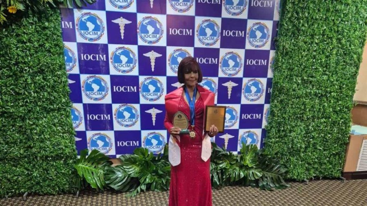 
                Distinguen a neumóloga dominicana
            