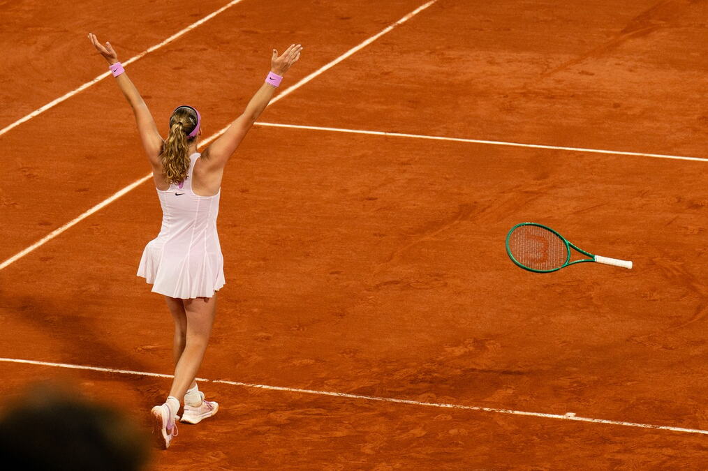 RUSKINJA POČISTILA UKRAJINKU U PARIZU: Andrejeva pobedila Kostjuk i plasirala se u finale Rolan Garosa