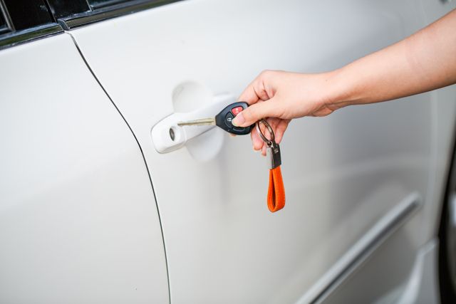 Kada se najam automobila više isplati od taksija i gradskog prevoza?