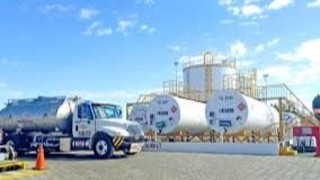 Los bloqueos obligan a los aviones a volar con más peso y generan demoras