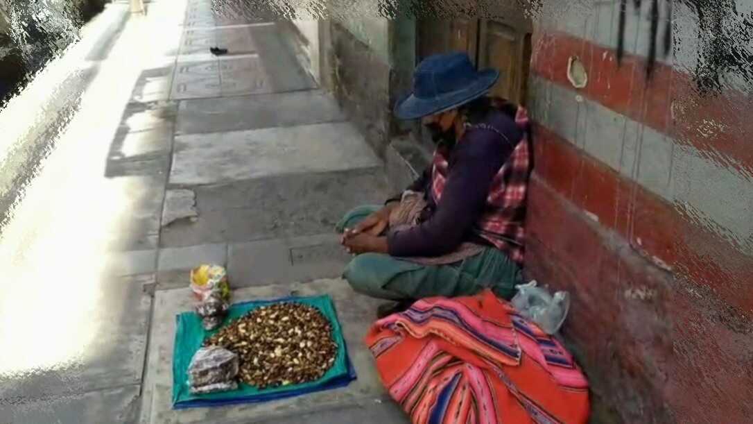 Sobrevivir a los 70: el rostro femenino del abandono en Bolivia