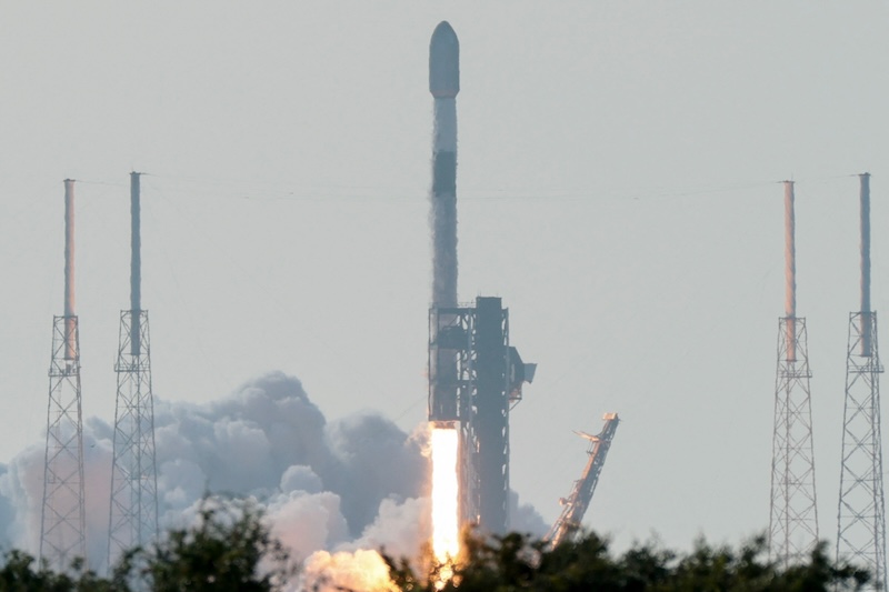 SpaceX raises $75bn in record stock market debut