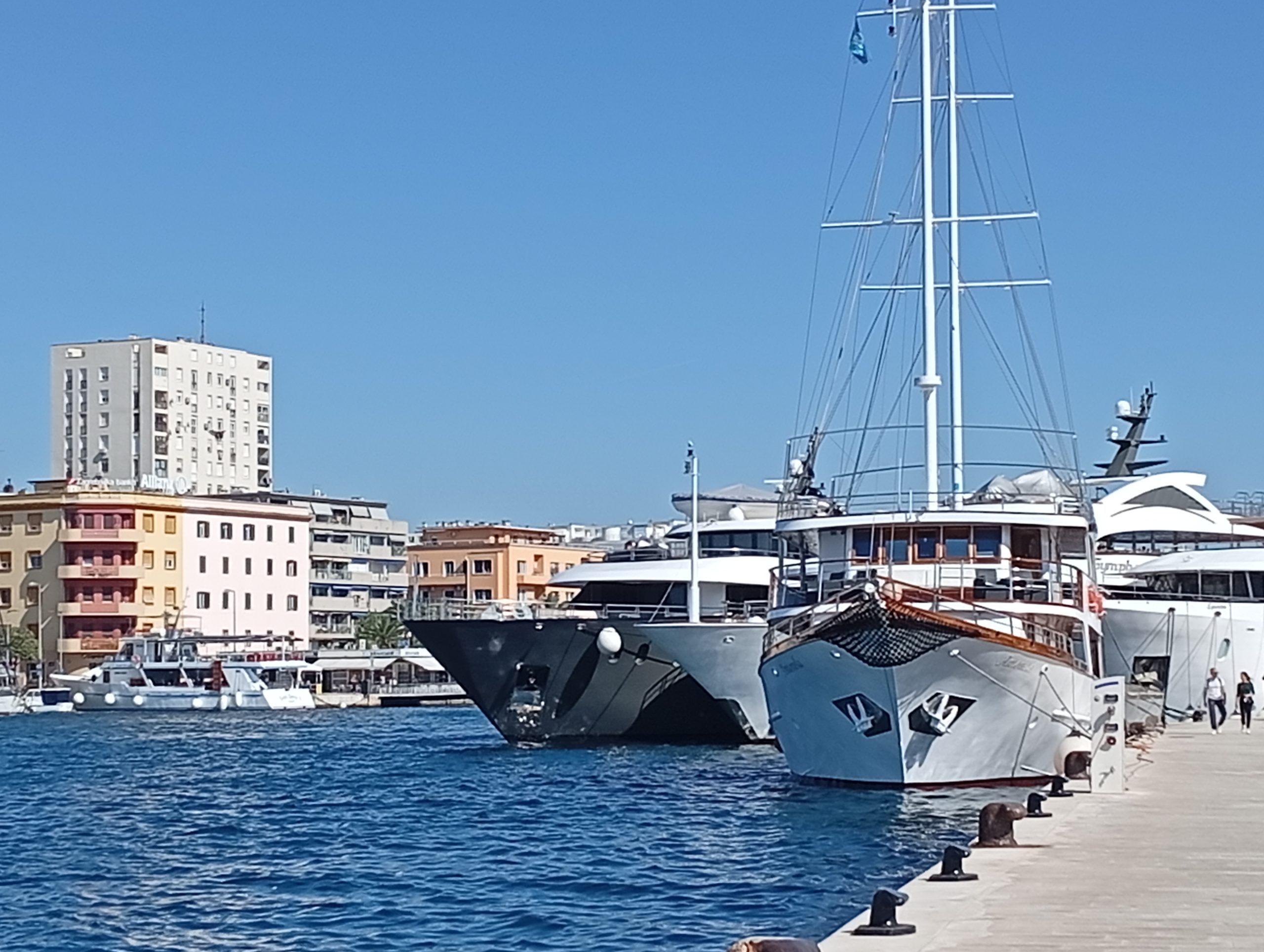 UMJERENA BURA Danas sunčano i vrlo toplo