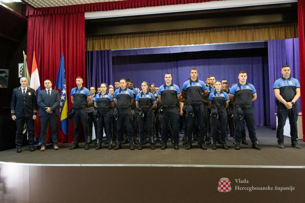 Svečanom prisegom 62 nova policijska službenika započela su službu u MUP-u Hercegbosanske županije