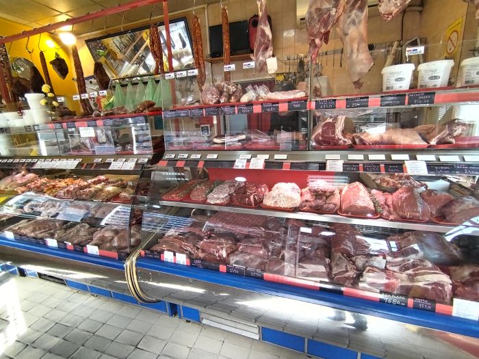 Sve za ukusnu prvomajsku trpezu na beogradskim pijacama