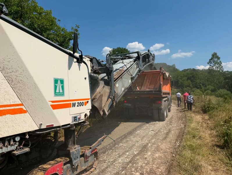 Asfaltiranje puteva u Svrljigu počelo iz Okruglice: Obnavlja se 850 metara puta do centra sela