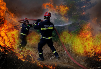 Vatrogasci odneli pobedu kod Uba: Požar koji je zahvatio deponiju i nisko rastinje stavljen pod kontrolu, opasnost od širenja otklonjena