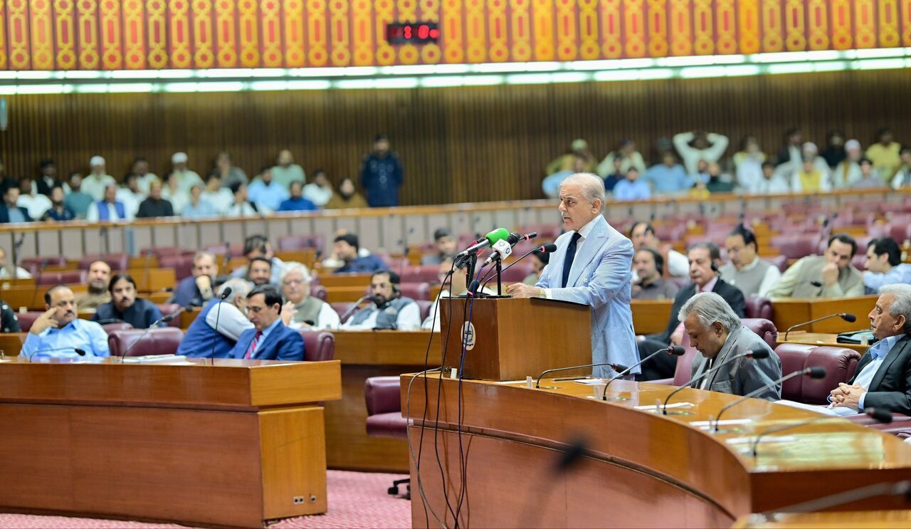 Pakistani delegation to attend funeral of martyred leader of Iran: PM Sharif