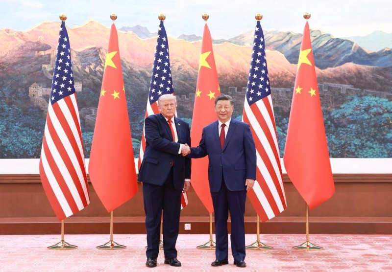Xi Jinping s'entretient avec Donald Trump à Beijing