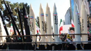 Iran: Vojskata e spremna za vojna ako SAD izvrši kopnena invazija