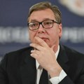 Vučić u autorskom tekstu veliča Vensa, upoređuje ga sa Orvelom, Obaminu drugu knjigu zove pamfletom