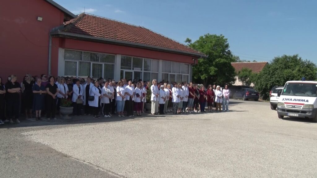 Zdravstveni radnici u Donjoj Gušterici nastavili protest podrške uhapšenim direktorima