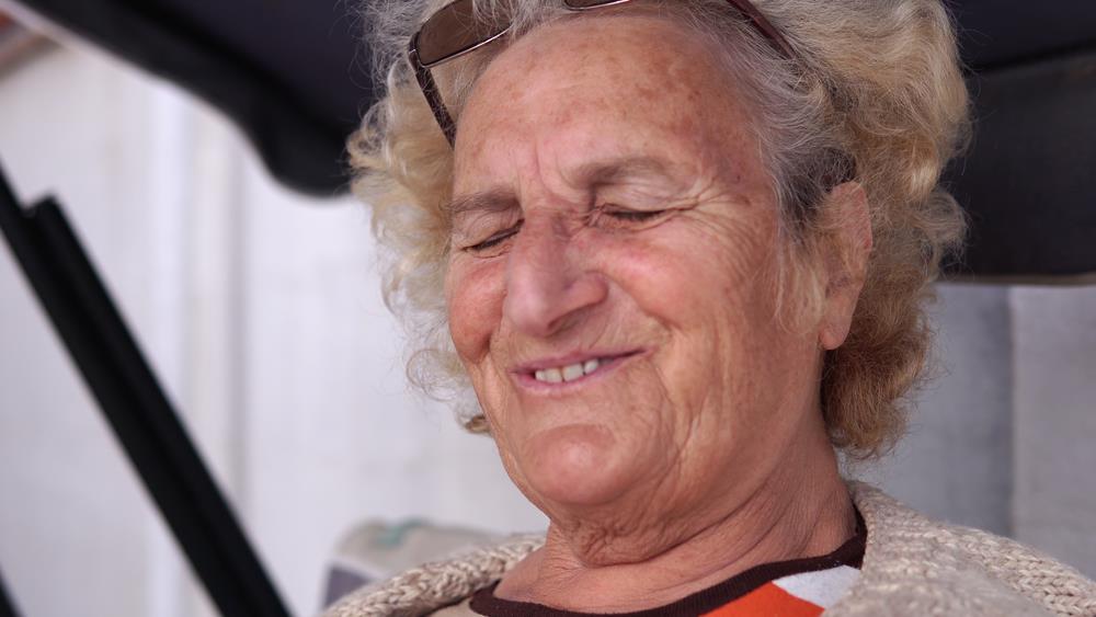 Posle 70. godine mudri ljudi uklanjaju 6 stvari iz svog života: Njihove glave rade oštrije