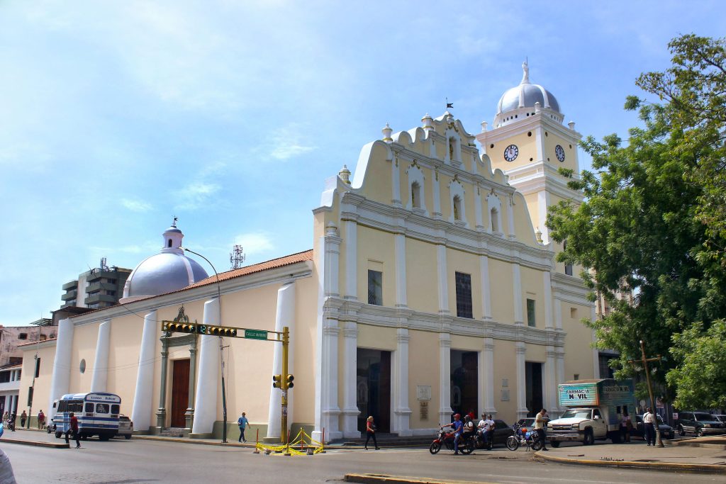 Catedral de Maracay cierra por prevención tras daños por sismos