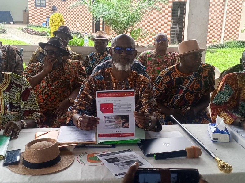 Accusé de détournement de fonds : La notabilité et la communauté villageoise apportent leur soutien au chef du village d’Abobo-Té, Nanan Arsène Djako