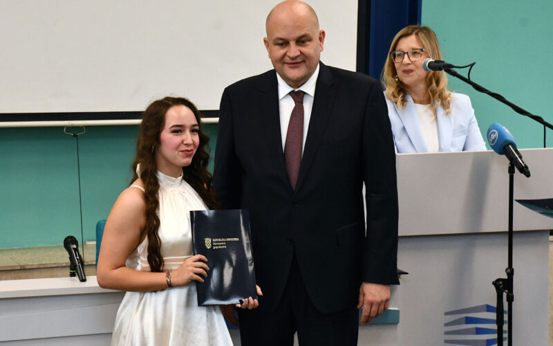 ‘Stipendije su ulaganje u znanje i vještine bez kojih nema gospodarstva’