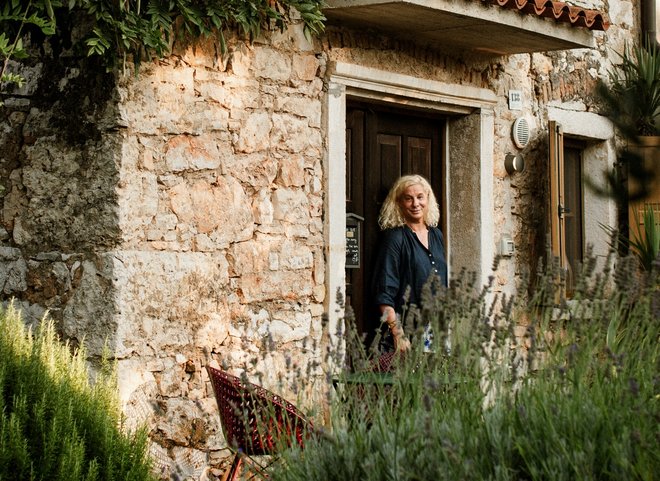 Skrivni raj Ane Roš: Kamnita hiša v Istri, ki je za vedno oblikovala njen okus
