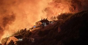 Vatrena stihija razorila Omiš: Izgorjele kuće i vozila, ima ozlijeđenih