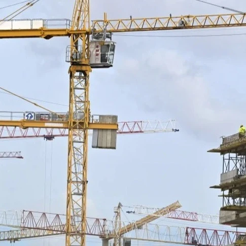 Ministarstvo građevinarstva: Poslodavci i zaposleni da primenjuju propisane mere bezbednosti usled visokih temperatura