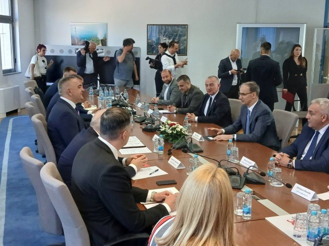 Minić: Za Aerodrom Trebinje imamo saglasnosti Hrvatske i Crne Gore; Macut: Glavni projekat za tri meseca
