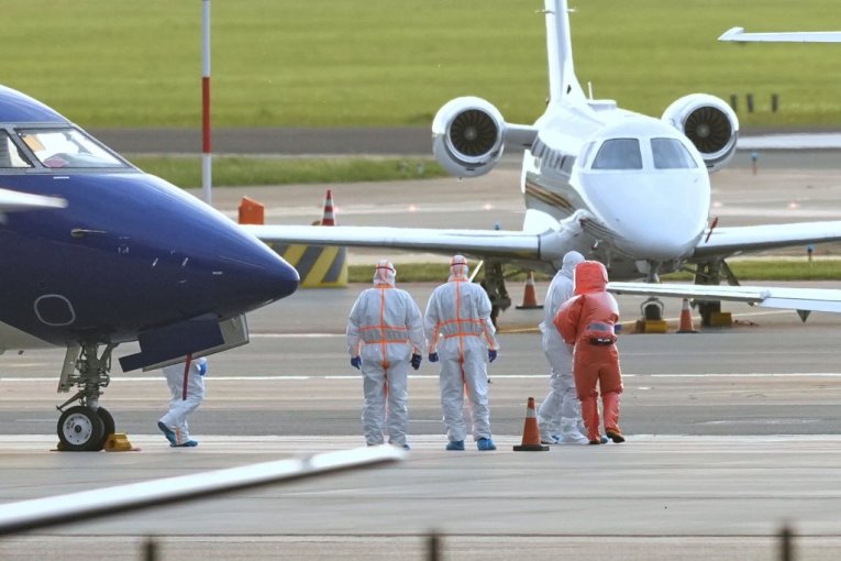KATASTROFA POSLE EVAKUACIJE: Zaraza je stigla u Evropu - Francuz dobio simptome u avionu!