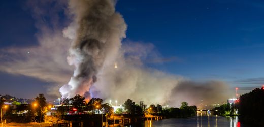Stuttgarter Großmarkt steht in Flammen