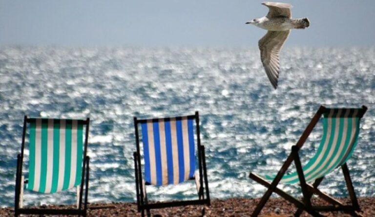 Da (ne) povjeruješ: Na ovoj plaži za pet evra dobijate ležaljku, suncobran, kafu, vodu i krofnu