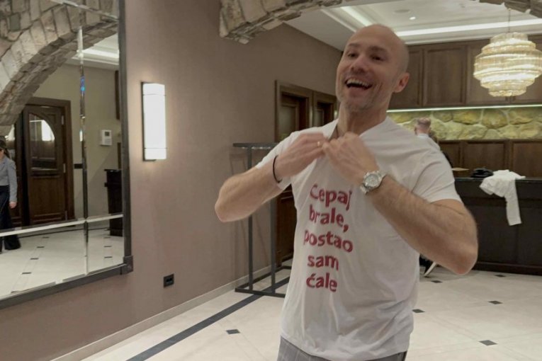 ESTRADNA FEŠTA KAKVA SE NE PAMTI! Aca Sofronijević napravio LOM na proslavi, o snimku Ane Bekute svi bruje! (VIDEO)