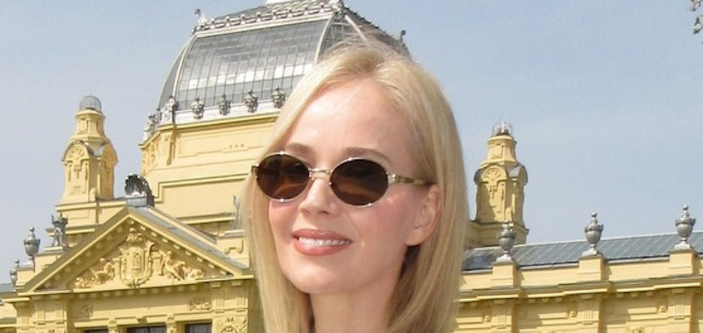 Jelena Rozga pozirala u savršenom sakou i hit komadu obuće