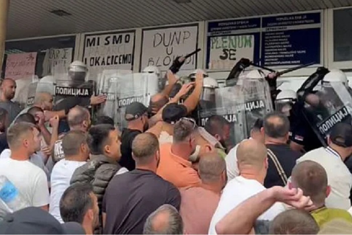 Godinu nakon sukoba ispred DUNP-a: Počinje suđenje optuženim za napad na policiju