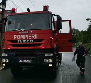Foc la o casă din Sebiș: Pompierii au localizat incendiul