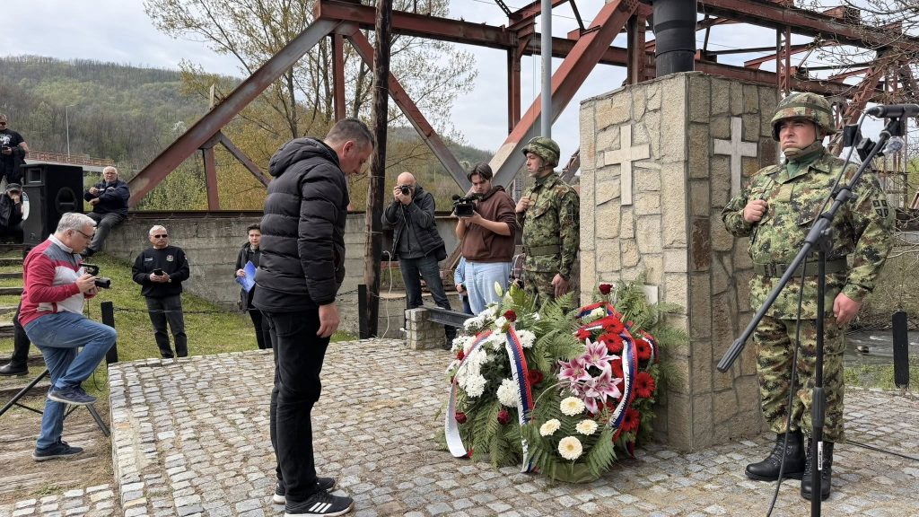 U Grdeličkoj klisuri obeležena godišnjica bombardovanja voza: položeni venci, odata počast žrtvama NATO udara