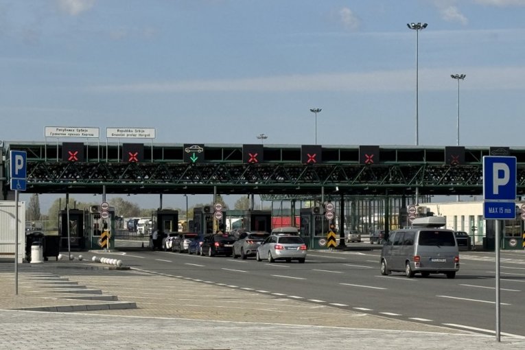 JOŠ JEDAN NESTVARAN DAN NA GRANICAMA: Vozači u neverici šta doživljavaju