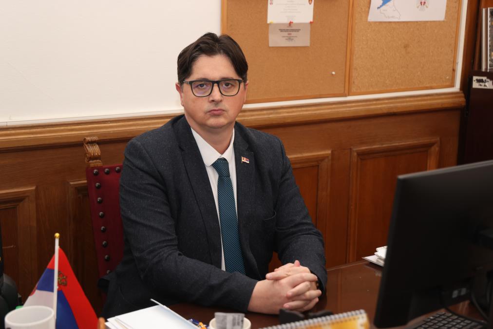 UGLJEŠA MRDIĆ UPOZORIO GRAĐANE: Blokaderi ne prijavljuju skupove, jer žele da izazovu incidente! 