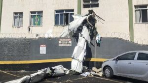 (VIDEO) Avion se urna meѓu zgradi vo Brazil – ima dvajca zaginati i trojca povredeni