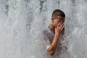 Calor recorde causa transtornos na Europa; França registra 1.000 mortes