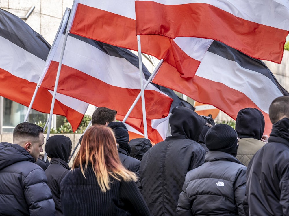 Innere Sicherheit: Großrazzia gegen gewaltbereite Rechtsextreme