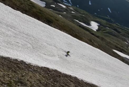 VIDELI SKIJAŠA U JUNU!? Neverovatan prizor sa planine u Srbiji ostavio mnoge bez teksta! (VIDEO)